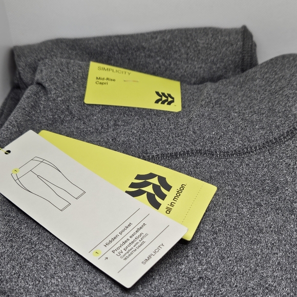 🎗5/$28+🎗All in Motion Mid-Rise Capri Leggings - Picture 4 of 8
